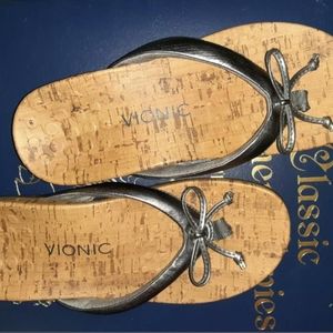 Vionic thong flip flop sandals